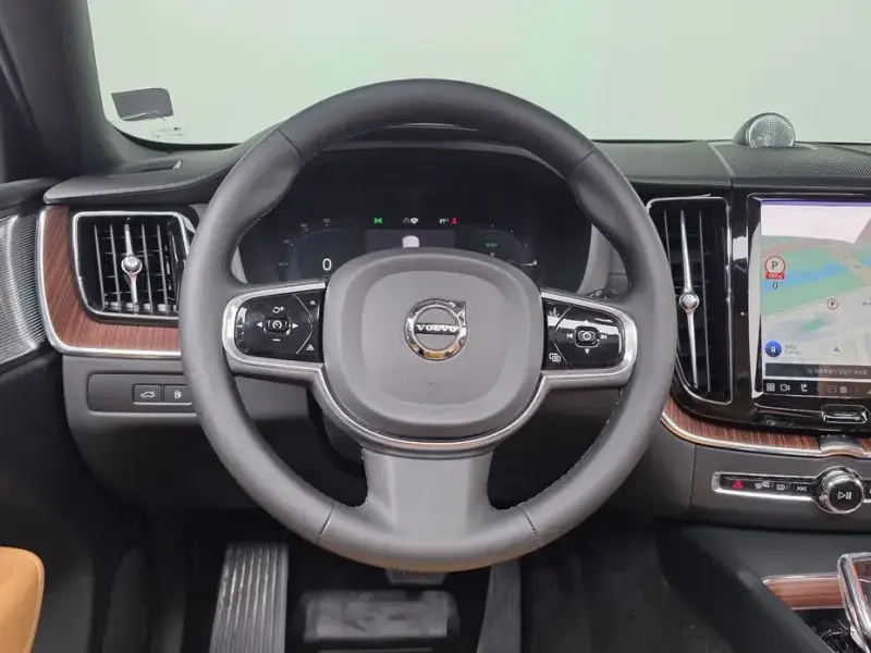 2022 Volvo XC60 с пробегом 22 304 км