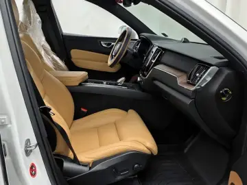2022 Volvo XC60 с пробегом 46 071 км