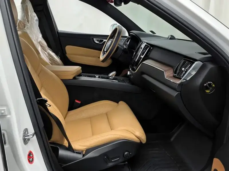 2022 Volvo XC60 с пробегом 46 071 км