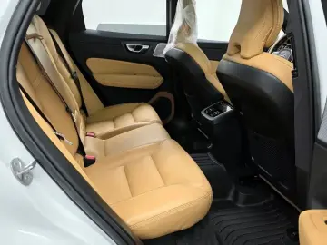 2022 Volvo XC60 с пробегом 46 071 км