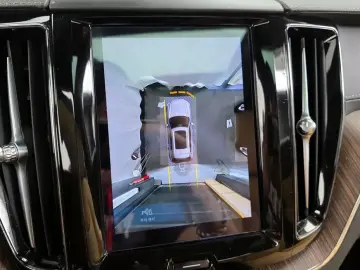 2022 Volvo XC60 с пробегом 46 071 км