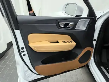 2022 Volvo XC60 с пробегом 46 071 км