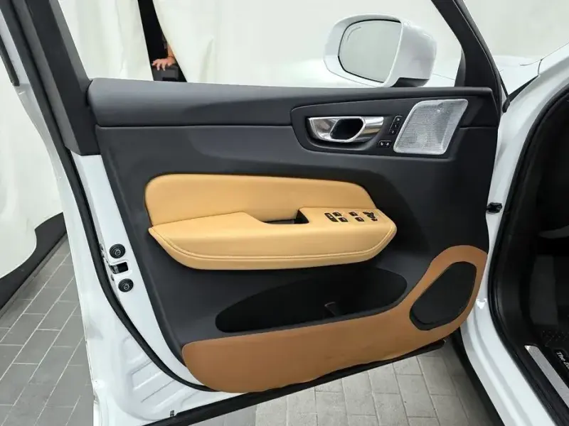 2022 Volvo XC60 с пробегом 46 071 км