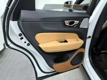 2022 Volvo XC60 с пробегом 46 071 км