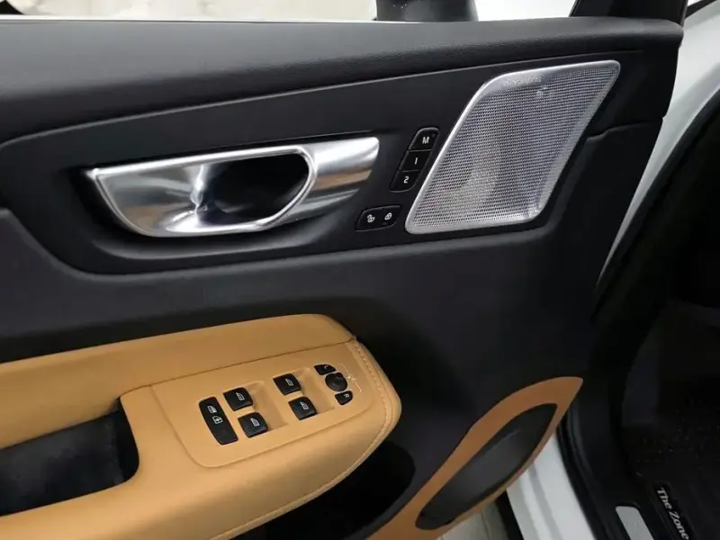 2022 Volvo XC60 с пробегом 46 071 км