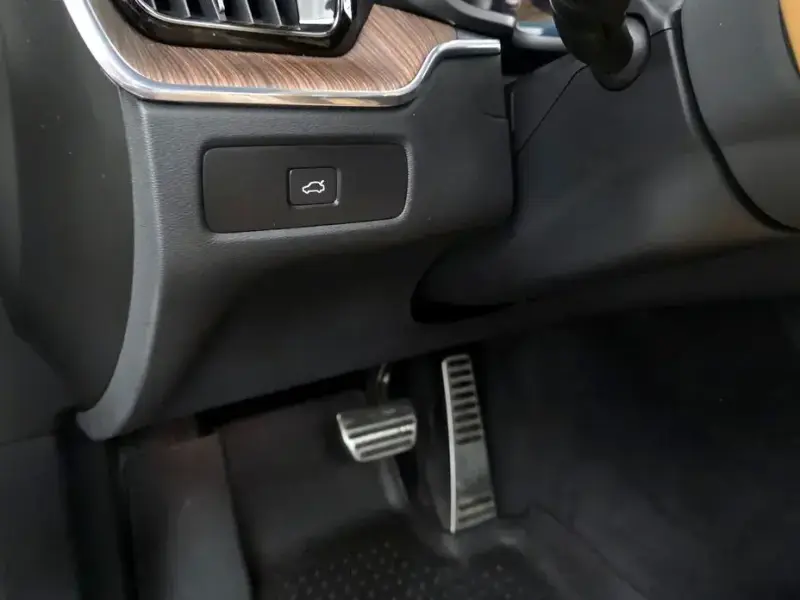 2022 Volvo XC60 с пробегом 46 071 км