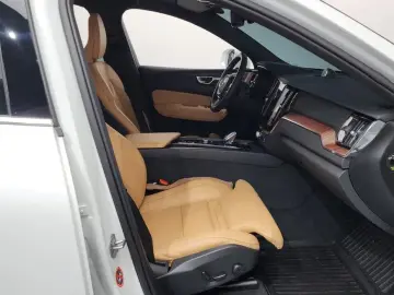 2024 Volvo XC60 с пробегом 14 497 км
