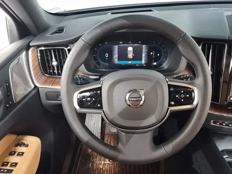 2024 Volvo XC60 с пробегом 14 497 км