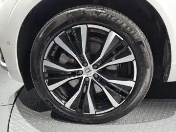 2024 Volvo XC60 с пробегом 43 709 км