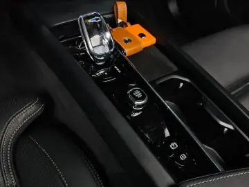2024 Volvo XC60 с пробегом 43 709 км