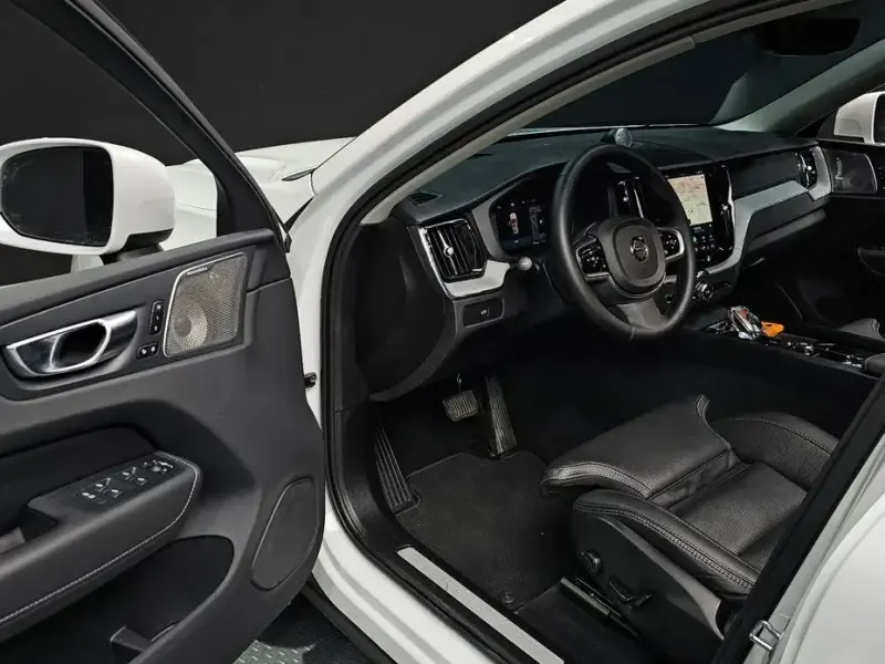2024 Volvo XC60 с пробегом 43 709 км