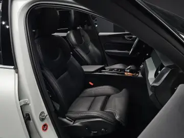 2024 Volvo XC60 с пробегом 43 709 км