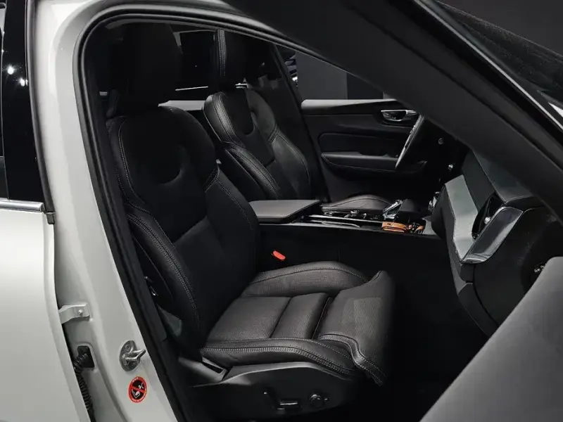 2024 Volvo XC60 с пробегом 43 709 км