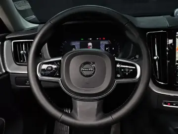 2024 Volvo XC60 с пробегом 43 709 км