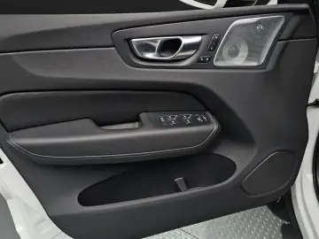 2024 Volvo XC60 с пробегом 43 709 км
