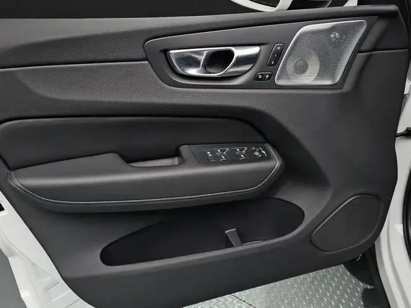2024 Volvo XC60 с пробегом 43 709 км