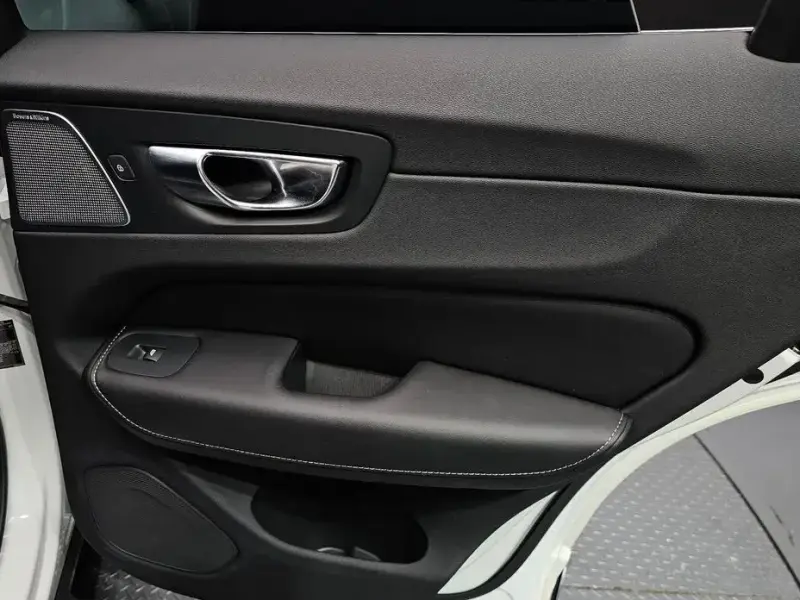 2024 Volvo XC60 с пробегом 43 709 км