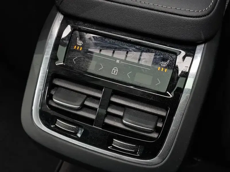2024 Volvo XC60 с пробегом 43 709 км