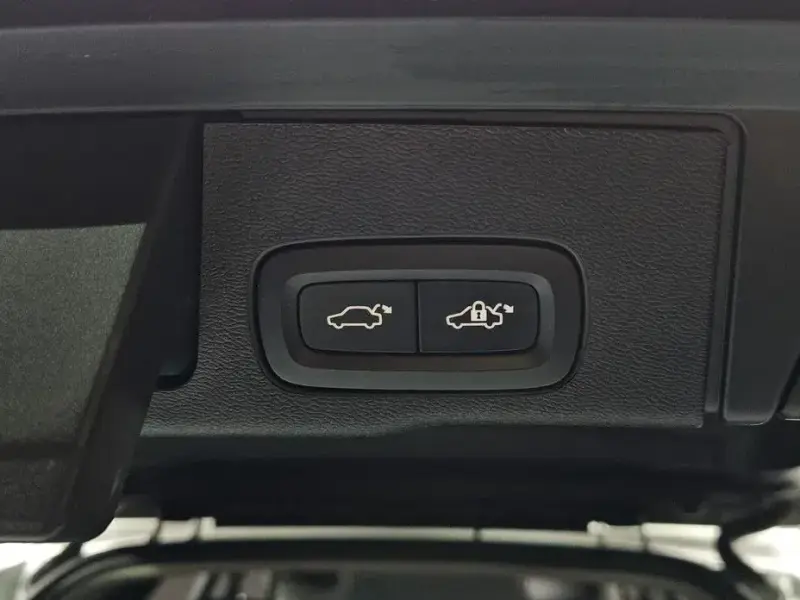 2024 Volvo XC60 с пробегом 43 709 км