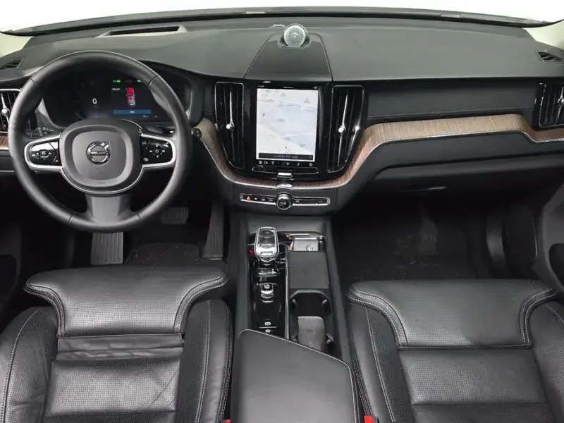 2022 Volvo XC60 с пробегом 71 772 км
