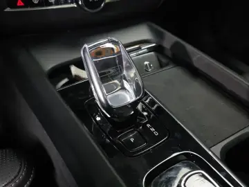 2022 Volvo XC60 с пробегом 71 772 км
