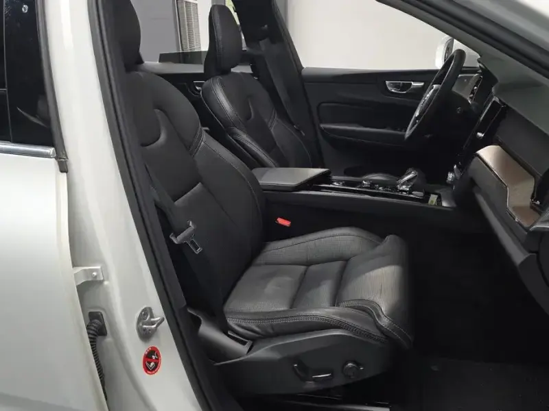 2022 Volvo XC60 с пробегом 71 772 км