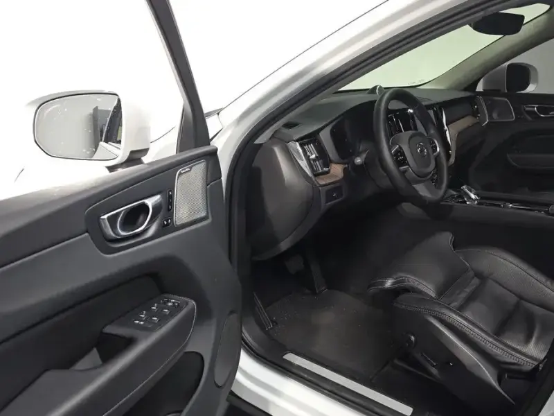 2022 Volvo XC60 с пробегом 71 772 км