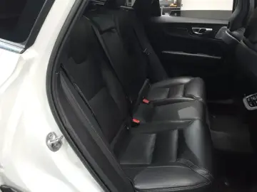 2022 Volvo XC60 с пробегом 71 772 км