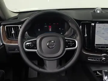 2022 Volvo XC60 с пробегом 71 772 км