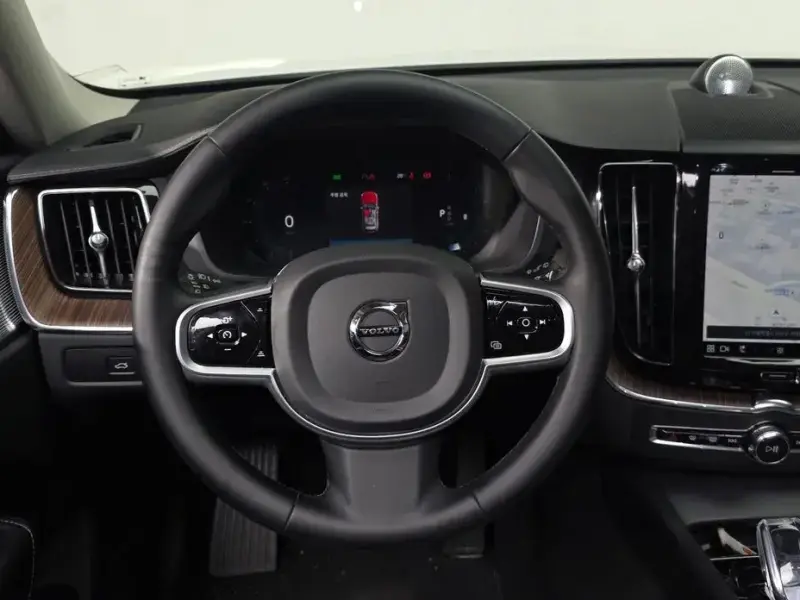 2022 Volvo XC60 с пробегом 71 772 км