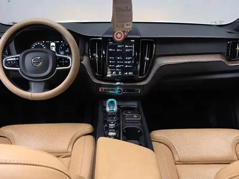 2021 Volvo XC60 с пробегом 22 548 км