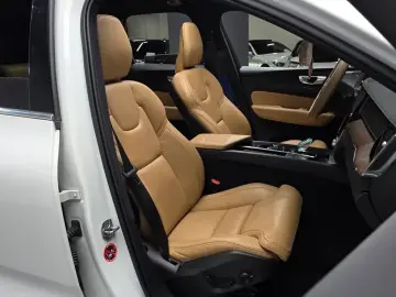 2021 Volvo XC60 с пробегом 22 548 км