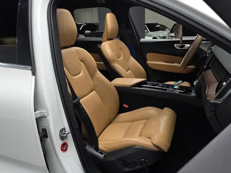 2021 Volvo XC60 с пробегом 22 548 км