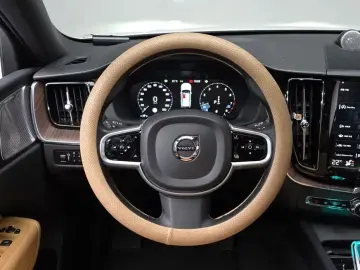 2021 Volvo XC60 с пробегом 22 548 км