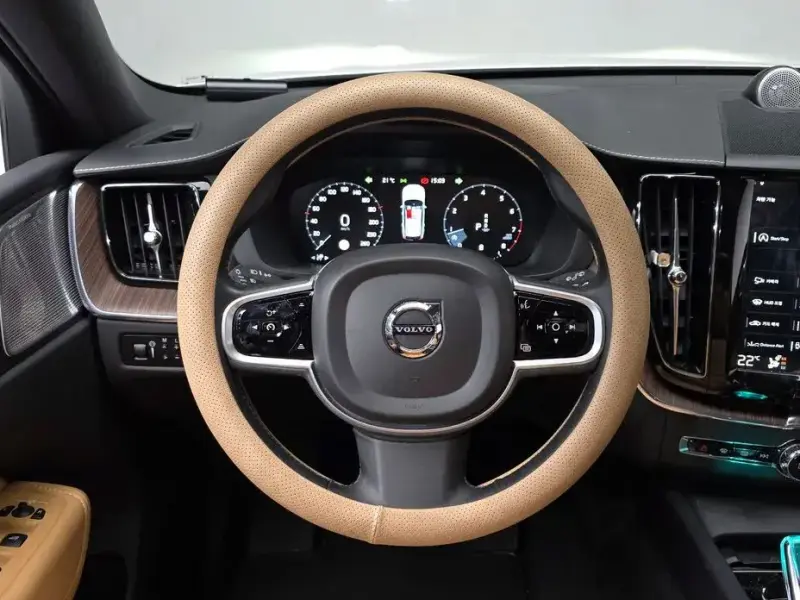 2021 Volvo XC60 с пробегом 22 548 км
