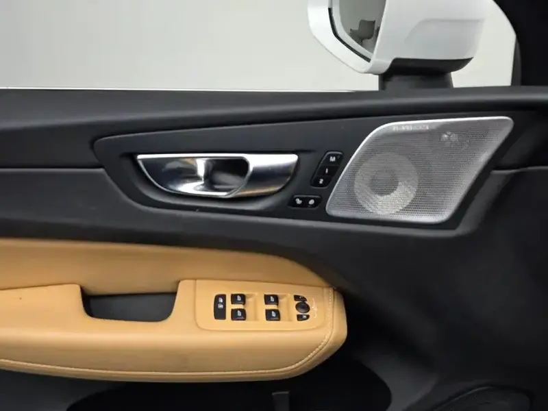 2021 Volvo XC60 с пробегом 22 548 км