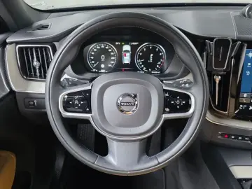 2018 Volvo XC60 с пробегом 106 891 км