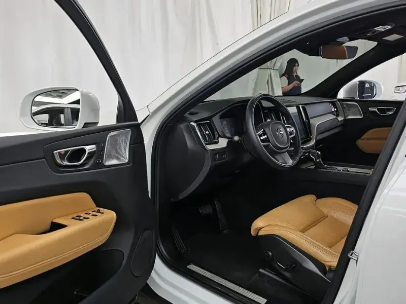 2019 Volvo XC60 с пробегом 72 380 км