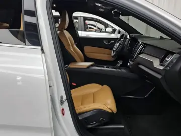 2019 Volvo XC60 с пробегом 72 380 км