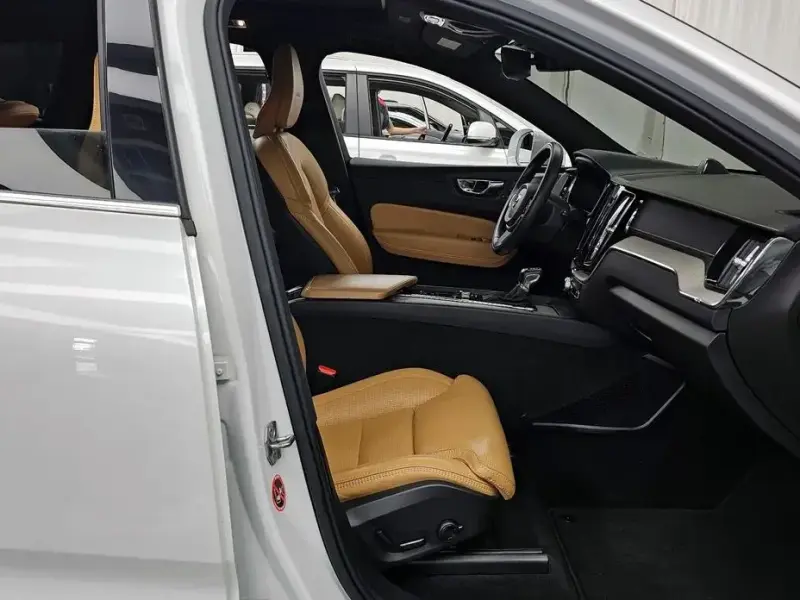 2019 Volvo XC60 с пробегом 72 380 км
