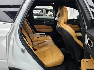 2019 Volvo XC60 с пробегом 72 380 км