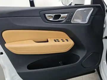 2019 Volvo XC60 с пробегом 72 380 км
