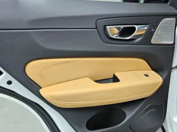 2019 Volvo XC60 с пробегом 72 380 км