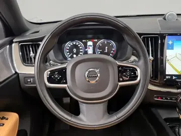 2018 Volvo XC60 с пробегом 106 318 км
