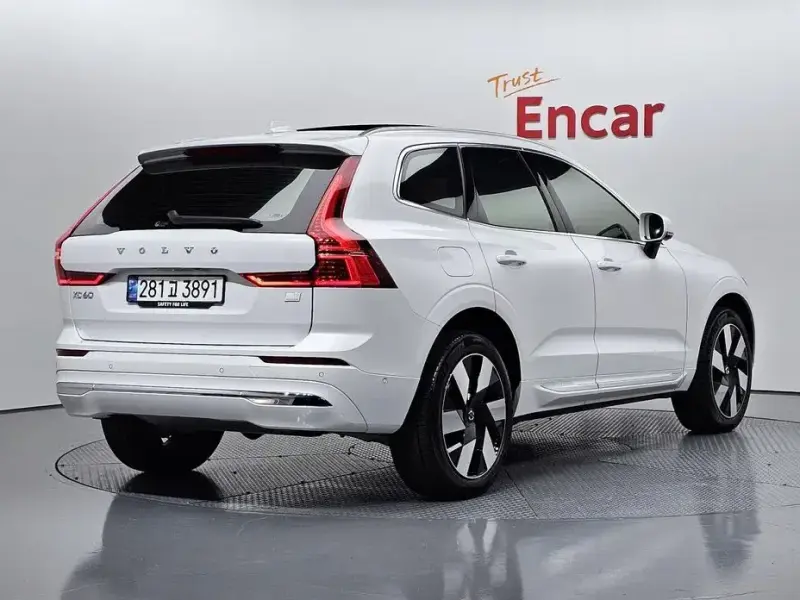 2024 Volvo XC60 с пробегом 13 390 км