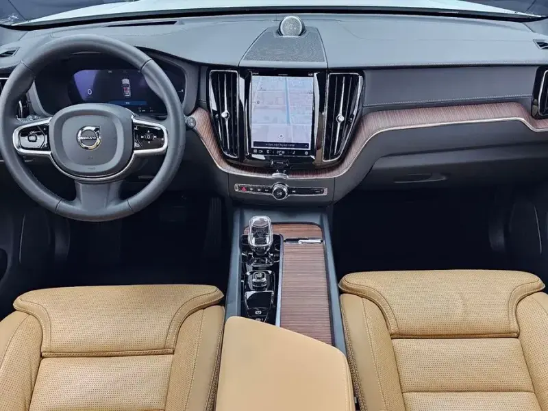 2024 Volvo XC60 с пробегом 13 390 км