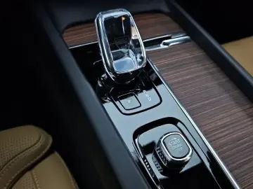 2024 Volvo XC60 с пробегом 13 390 км