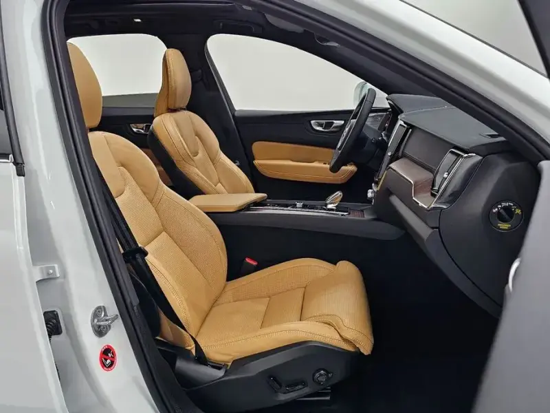 2024 Volvo XC60 с пробегом 13 390 км