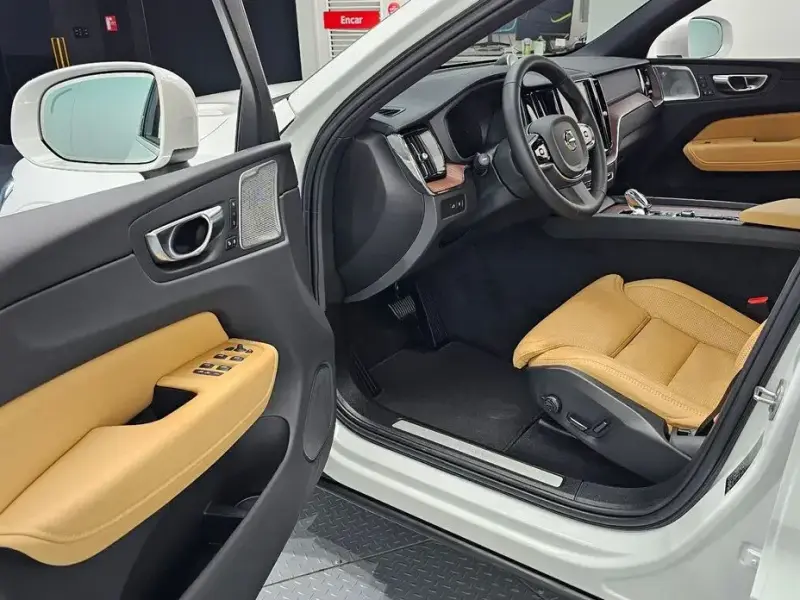 2024 Volvo XC60 с пробегом 13 390 км