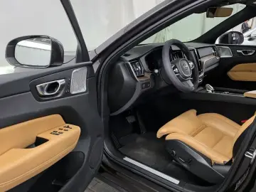 2022 Volvo XC60 с пробегом 74 312 км